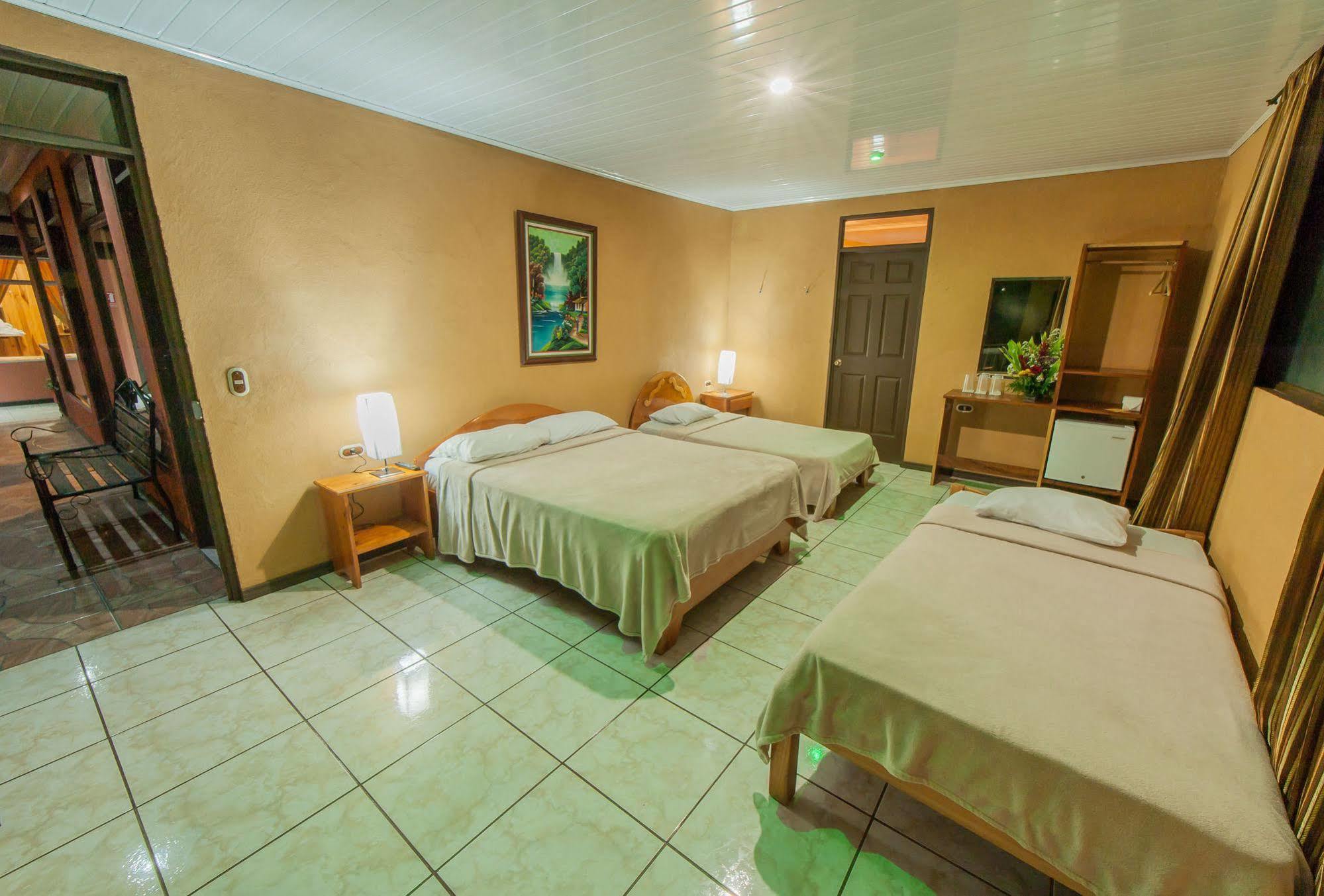 Cabinas Eddy B&B モンテベルデ エクステリア 写真