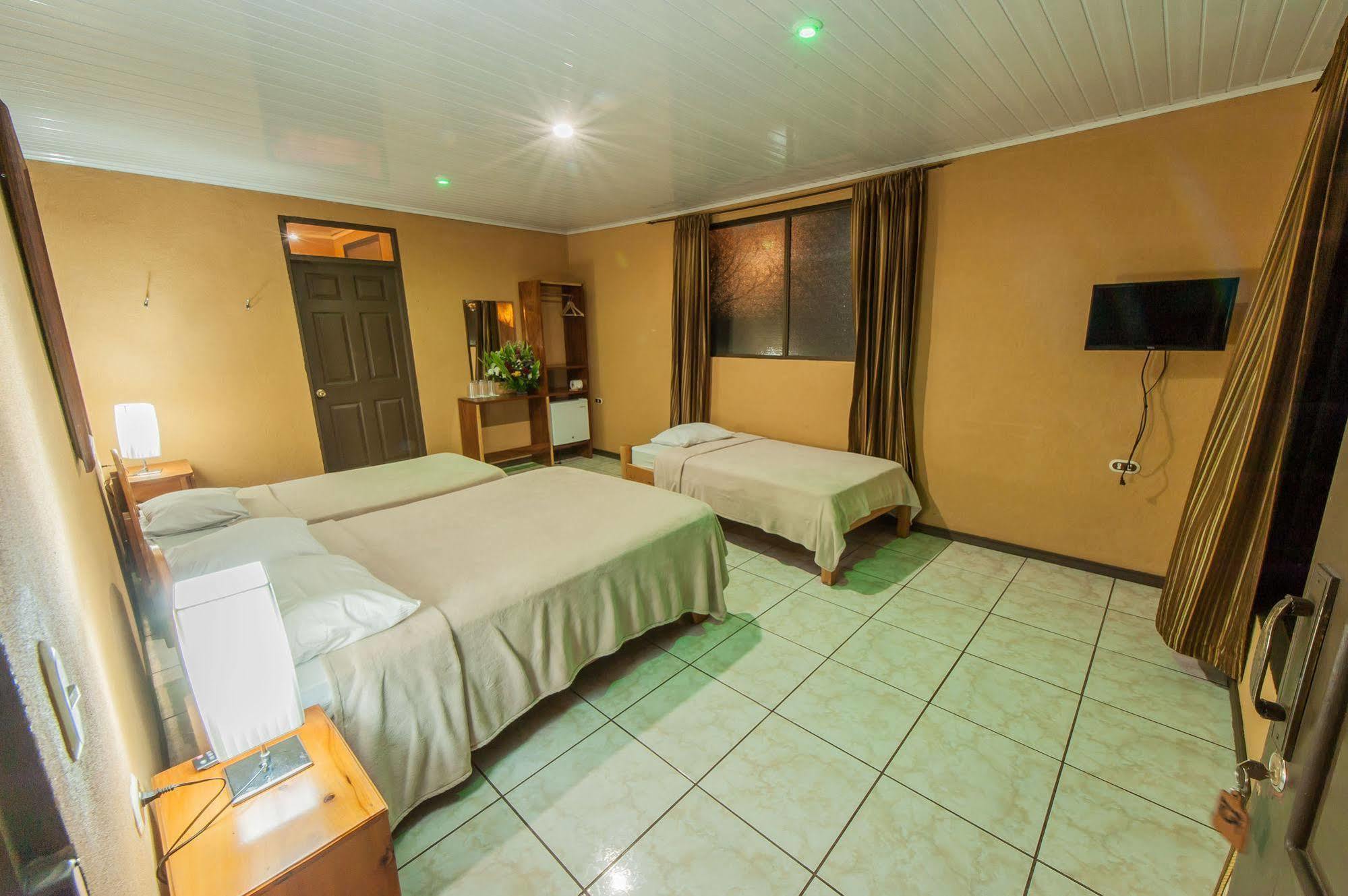 Cabinas Eddy B&B モンテベルデ エクステリア 写真