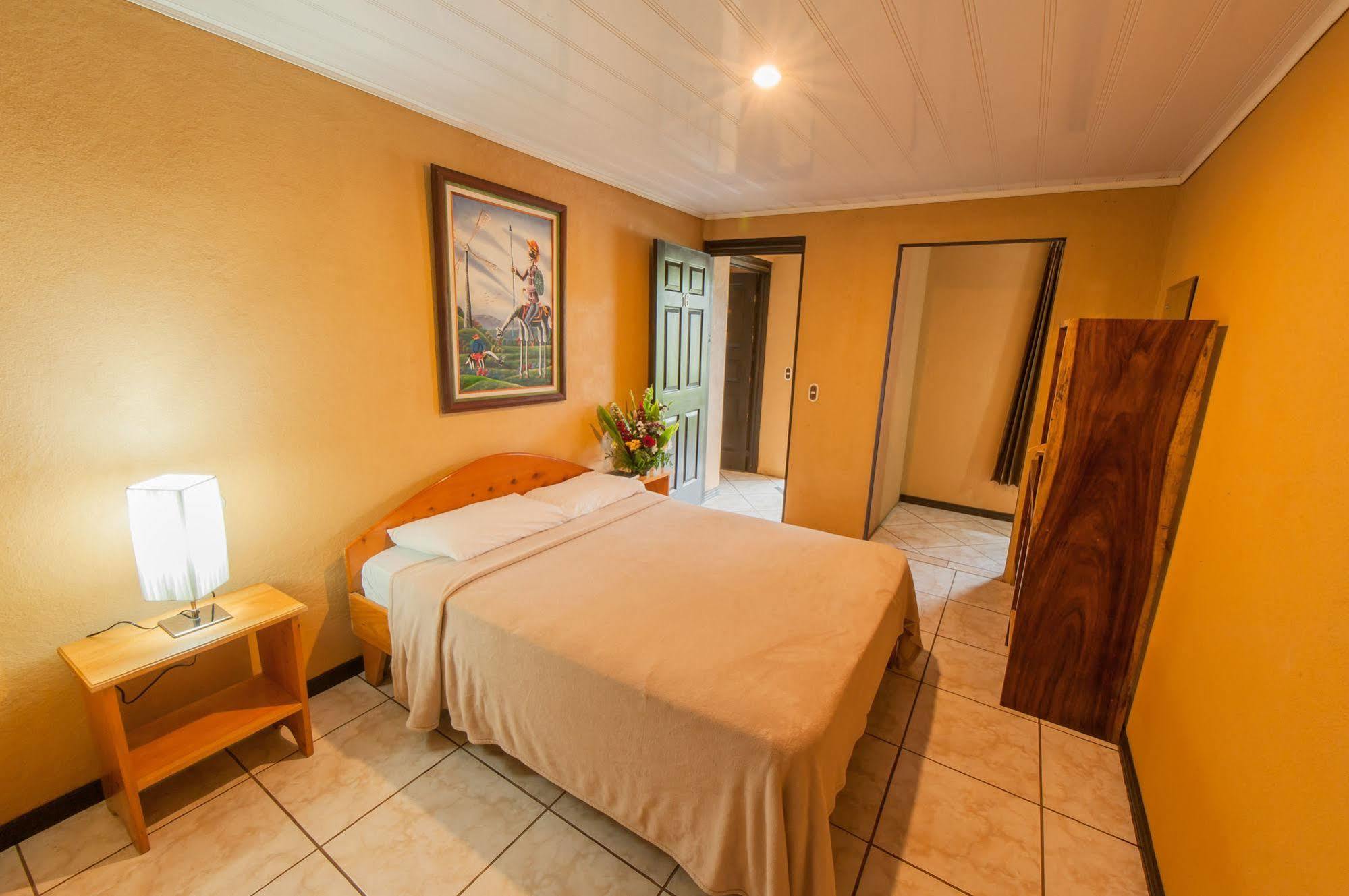 Cabinas Eddy B&B モンテベルデ エクステリア 写真