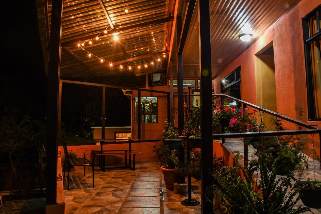 Cabinas Eddy B&B モンテベルデ エクステリア 写真
